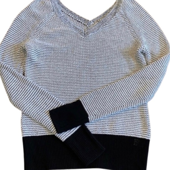 Calvin Klein Sweaters - 🆕 Calvin Klein White/Blk Banded Double V Sweater